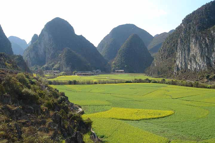 Embora seja uma cidade relativamente pequena, Anshun é um importante polo turístico da região por ser a porta de entrada para belezas naturais espetaculares.