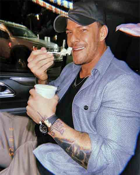 “Um Dia Fora de Controle definitivamente não pareceu um descanso. O projeto não tinha sido pensado como um longa de ação, mas quando entrei, quis ver até onde poderíamos ir, quanto movimento e intensidade poderíamos colocar ali”, afirmou.
