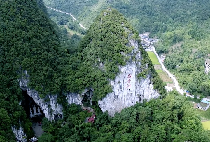 Como o local também é espaço religioso, recomenda-se discrição ao fotografar, respeito às áreas restritas e cuidado com a segurança.