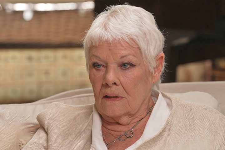 A atriz Judi Dench, de 90 anos, revelou ao programa britânico “ITV News” que sua visão tem se deteriorado progressivamente ao longo dos anos. 
