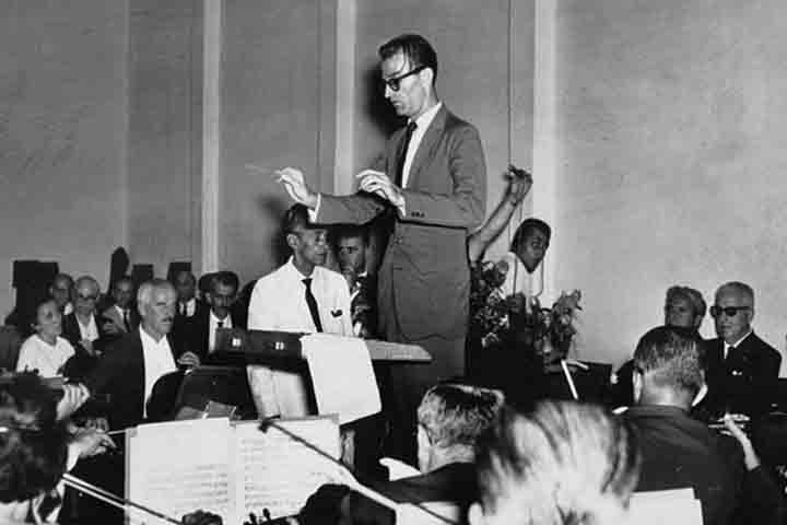 Como compositor, transitou pelo nacionalismo e pela vanguarda, criando obras orquestrais e camerísticas. Também atuou como crítico musical e incentivador de jovens talentos, deixando um legado que vai além de suas próprias composições.
