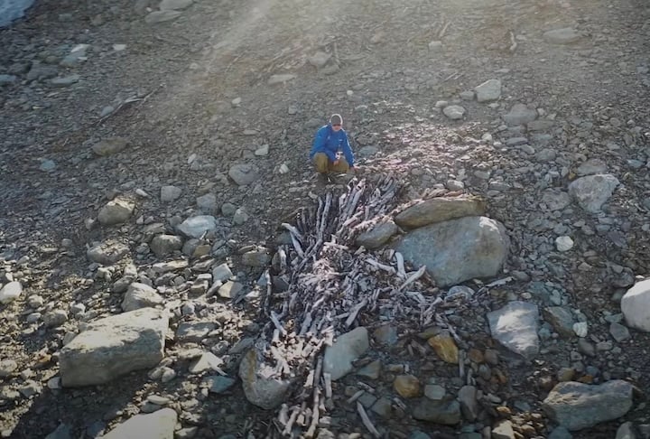 Arqueólogos que atuam na Noruega descobriram um vasto e bem preservado sistema de armadilhas para renas com cerca de 1.500 anos, revelado pelo derretimento do gelo.