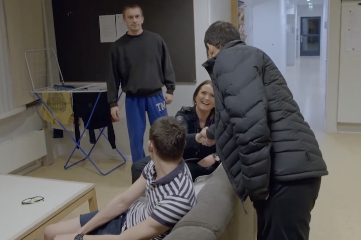 A rotina dos presos é outro ponto de foco da Prisão de Halden, promovendo a interação social e desenvolvimento de habilidades.