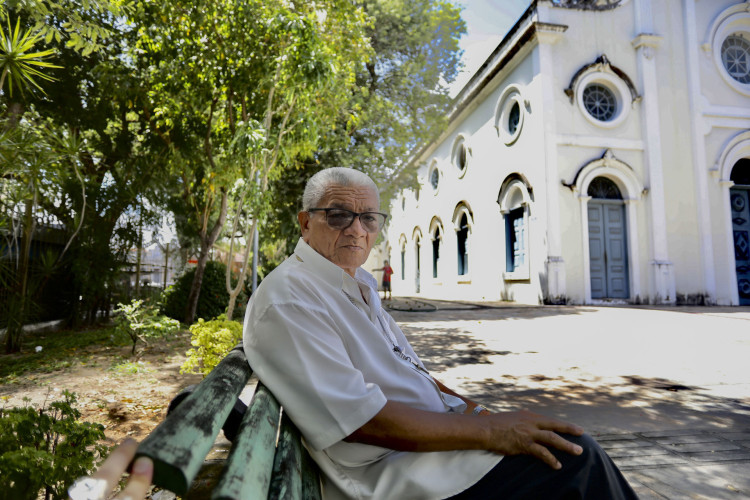 João Marcos Rodrigues, 65, sacristão da igreja do Carmo há quatro décadas