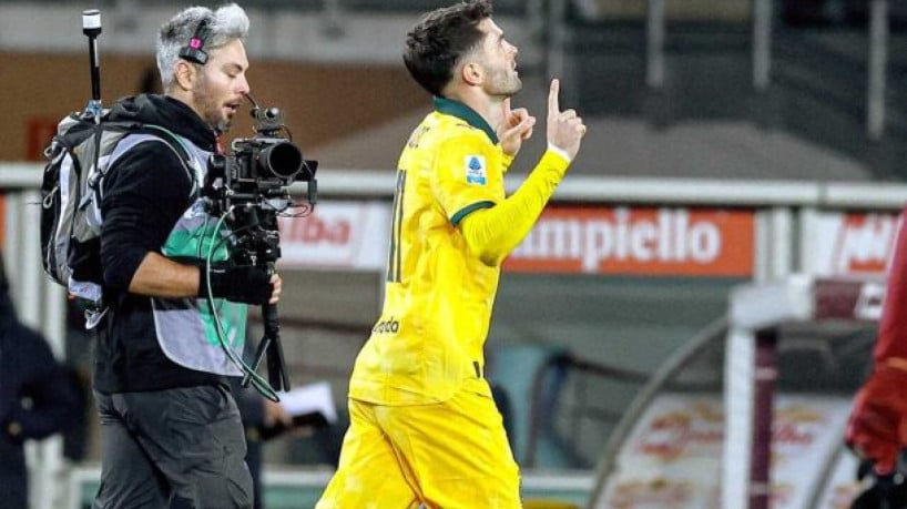 Pulisic entra no segundo tempo, marca duas vezes, e time Rossoneri conquista vitória dramática por 3 a 2 sobre o Grená, fora de casa 