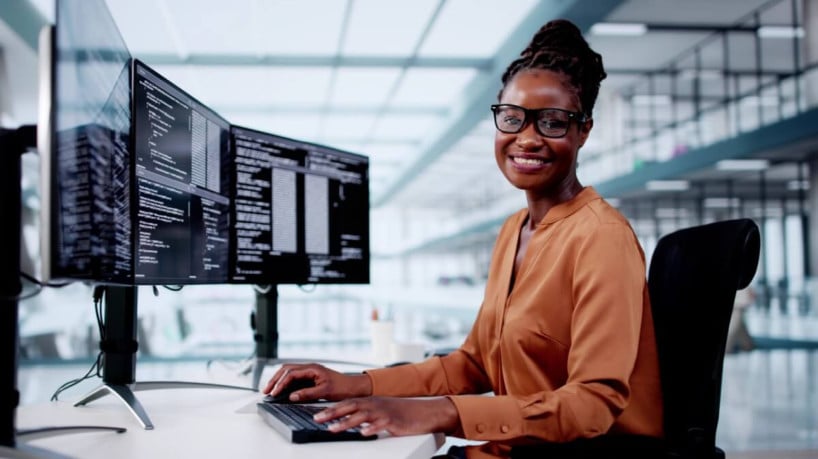 Profissões em alta em 2026: veja em quais carreiras apostar 