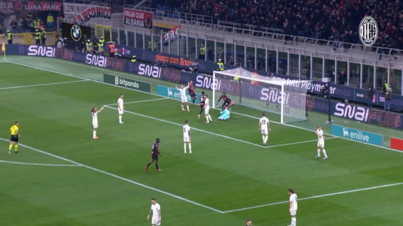 Leão marca após linda jogada de primeira do Milan 