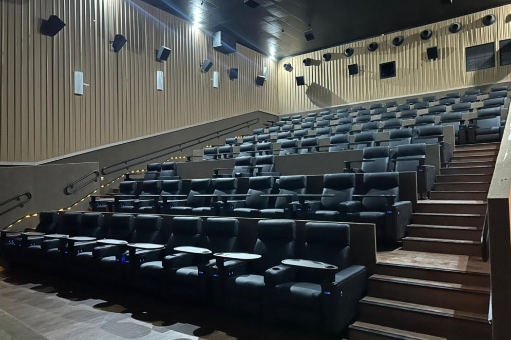 As salas contam com projeção a laser