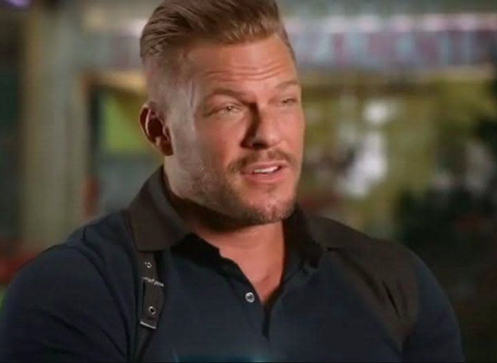 Paralelamente, investe em projetos como produtor, diretor e roteirista, mostrando interesse crescente pelo lado criativo e técnico da indústria.
