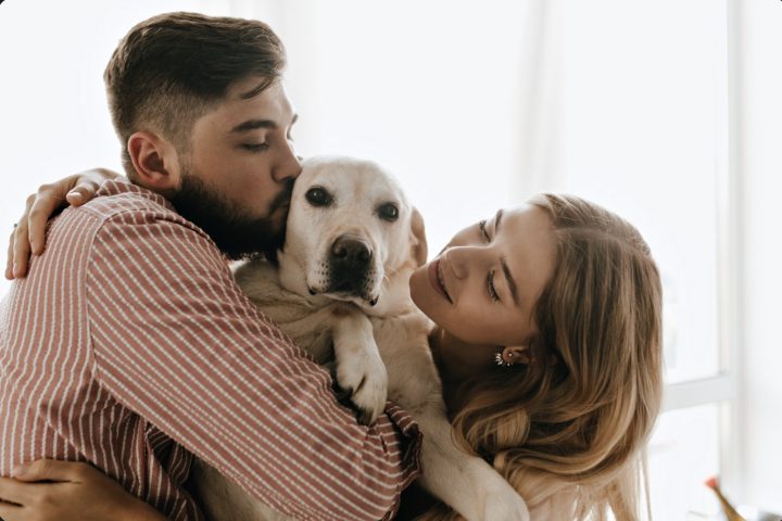O amor é o mesmo, só que não precisamos trocar fraldas, acordar às sete para levá-los à escola ou abrir mão dos fins de semana, como nossos amigos com filhos, acrescentou ele. 