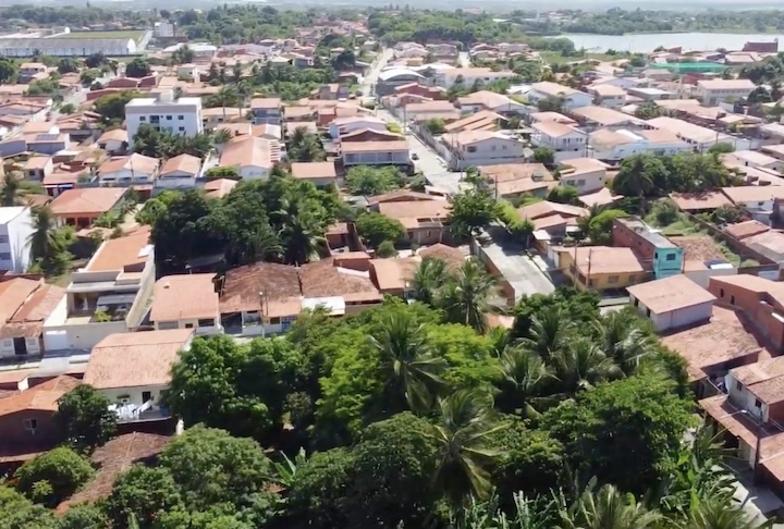 Ela é moradora de Caucaia, município de cerca de 375 mil habitantes da Região Metropolitana de Fortaleza. 