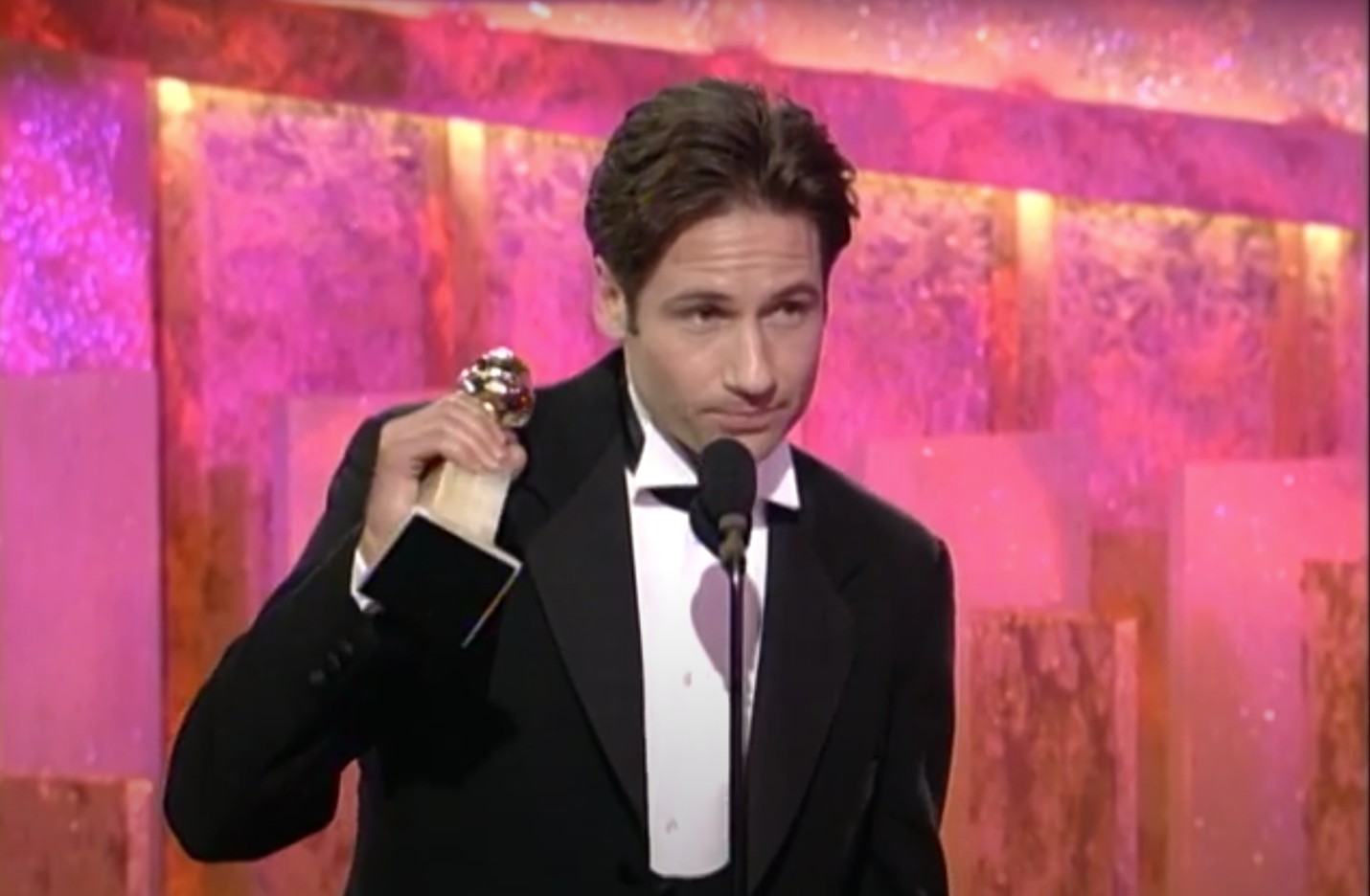 Pelo papel de Fox Mulder, Duchovny recebeu grande reconhecimento da crítica. Ele foi indicado ao Emmy e ao Screen Actors Guild Awards, além de conquistar um Globo de Ouro de Melhor Ator em Série Dramática em 1997. 
