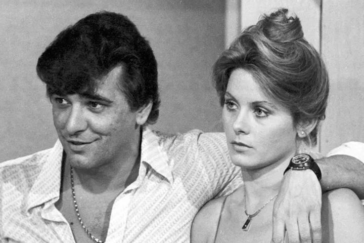 A primeira novela de Vera Fischer na Globo foi Espelho Mágico, de 1977, na qual ela interpretou as personagens Diana e Débora.