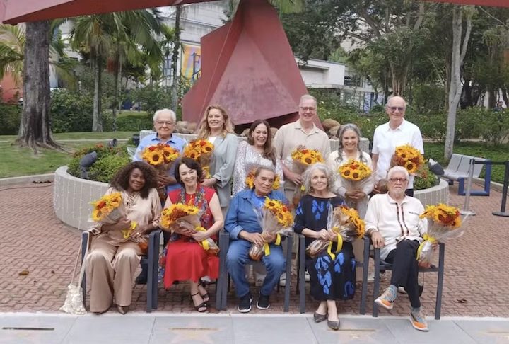 Em celebração aos 30 anos dos Estúdios Globo, mais 15 artistas veteranos tiveram seus nomes incluídos na Calçada da Fama da emissora em um evento celebrado no dia 3 de dezembro. 