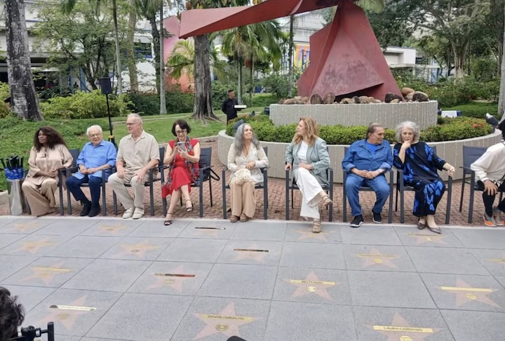 De tempos em tempos nós vamos estar aqui para colocar novos nomes, novas estrelas nessa constelação que é para sempre, que vai se expandir para sempre, declarou ele.