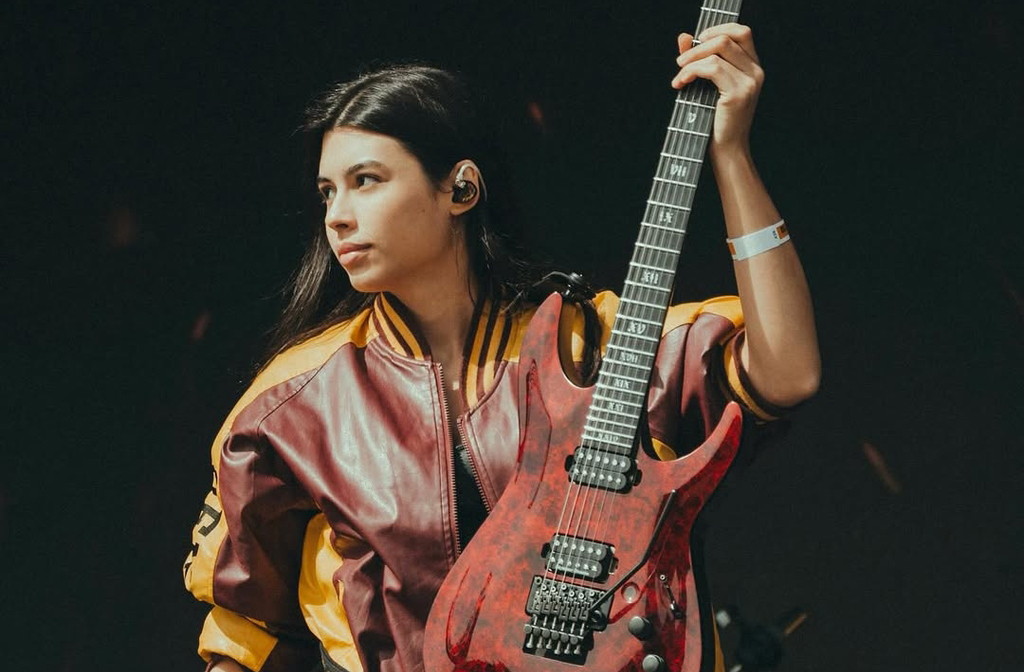 O próximo passo da carreira de Larissa é o lançamento de seu primeiro disco autoral, já em produção. O álbum promete unir suas influências com composições próprias, consolidando sua identidade e mostrando ao público que ela não é apenas intérprete, mas também criadora de novas histórias musicais.