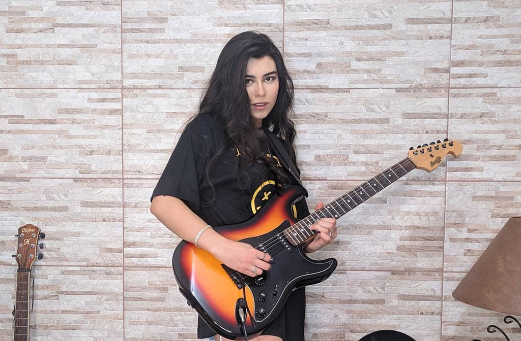 Larissa deseja que sua trajetória inspire meninas e jovens músicos a acreditarem em seus sonhos. Para ela, a guitarra é um instrumento de liberdade, capaz de dar voz a sentimentos e histórias. Sua carreira é prova de que dedicação e autenticidade podem transformar vidas.