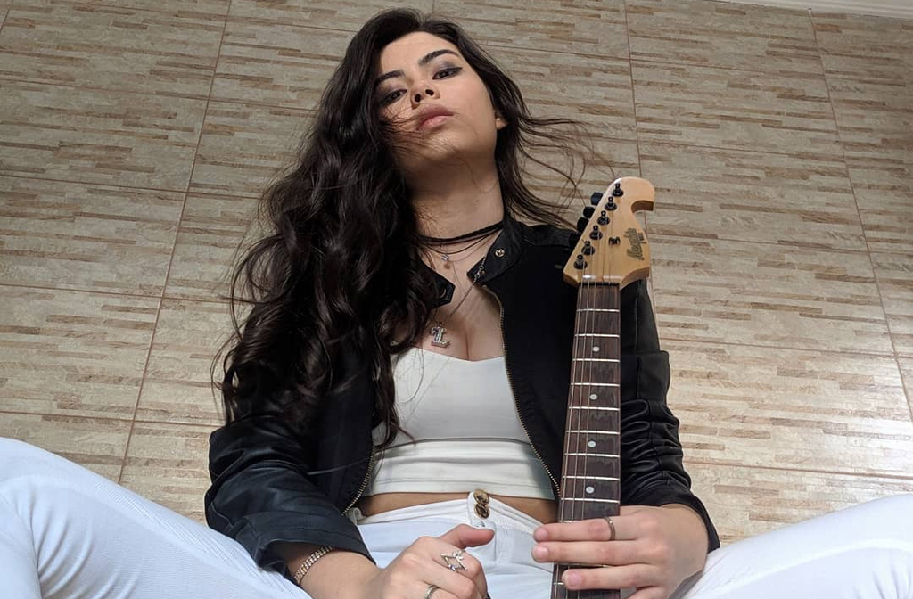 Com técnica refinada, autenticidade e protagonismo feminino, Larissa Liveir se consolida como um dos nomes mais promissores da música brasileira atual. Sua entrada para a história da Gibson é apenas o começo de uma jornada que promete marcar gerações e ampliar os horizontes da guitarra no Brasil e no mundo.