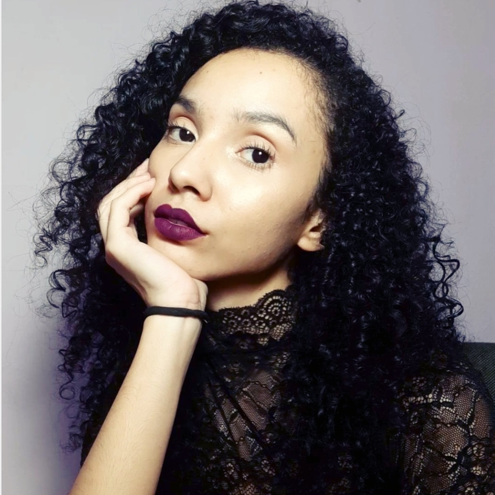 Escritora cearense Gabriele Diniz prepara dois livros para 2026 (Foto: Arquivo Pessoal)