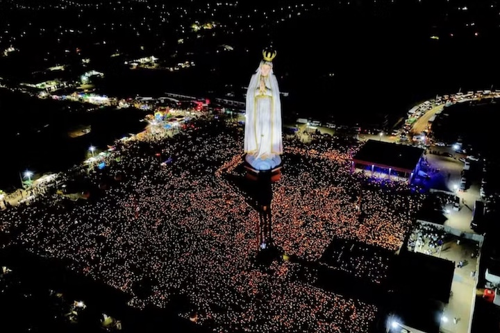 No dia 13 de novembro, a inauguração de uma estátua gigante de Nossa Senhora de Fátima no Crato, na região do Cariri, atraiu uma multidão de fiéis. 