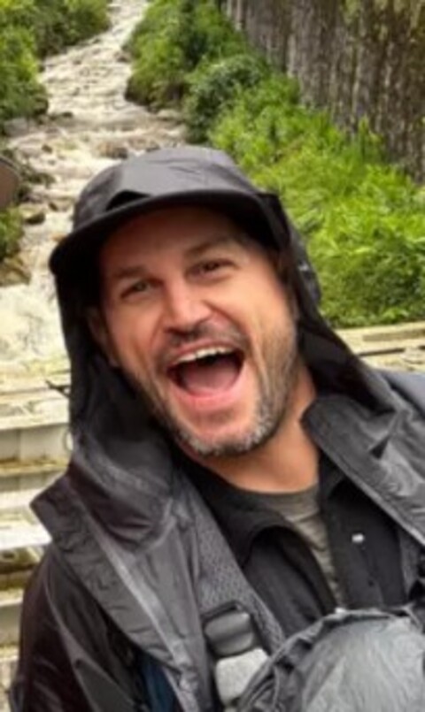 A comunidade escolar da Flórida acompanha apreensiva o estado de saúde de Fernandez, descrito por alunos como um professor dedicado e inspirador de acordo com relatos ao Tampa Bay Times.