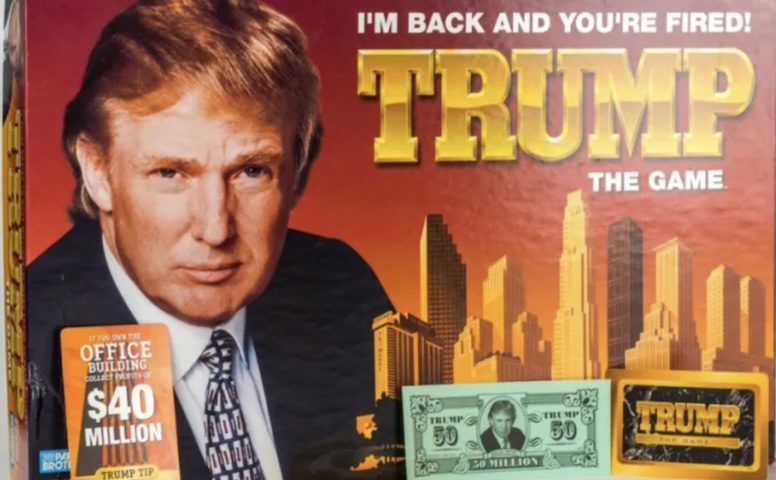 Jogo de tabuleiro do Trump: Criado com base no negócio imobiliário de Donald Trump, o jogo propunha compra e venda de imóveis, mas foi criticado por ser uma versão complicada e entediante do Banco Imobiliário.

