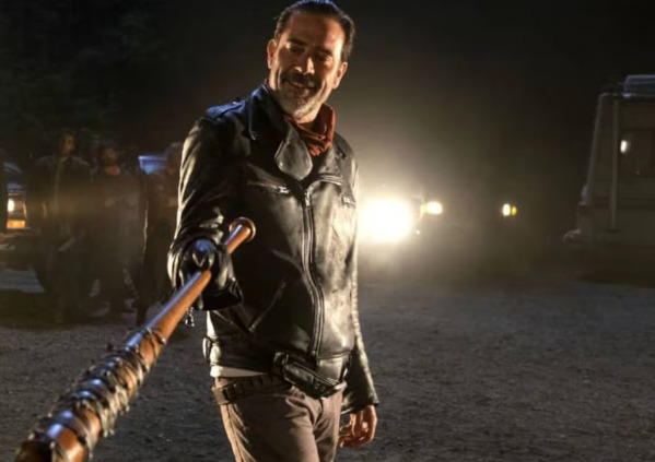 A interpretação de Morgan como Negan foi amplamente elogiada por sua intensidade e complexidade, solidificando ainda mais seu status como um ator versátil e envolvente. E foi justamente numa gravação de 'Dead City', série derivada de Walking Dead, que Morgan passou por uma situação inusitada. 
