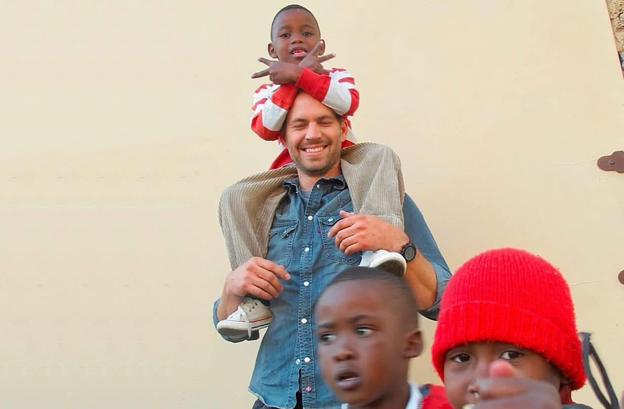 Walker é lembrado como um dos atores mais carismáticos de sua geração, com presença marcante dentro e fora das telas.
Seu legado vai muito além do cinema — ele tocou vidas com sua generosidade, humildade e paixão por ajudar os outros.