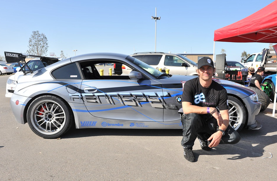 Paul Walker era apaixonado por velocidade e levava isso além das telas: como piloto amador, participou de competições como a Redline Time Attack. Sua dedicação ao automobilismo era tão intensa que ele mantinha uma coleção impressionante de carros e contribuía diretamente na escolha dos veículos usados nos filmes.