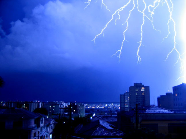 Raios são responsáveis por aproximadamente 110 óbitos anuais no Brasil. 