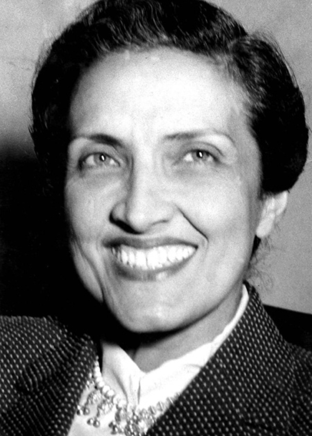 As rosas também são citadas na literatura. O poema Motivo, de Cecília Meireles, diz: Mas que seja uma rosa, flor do dia.