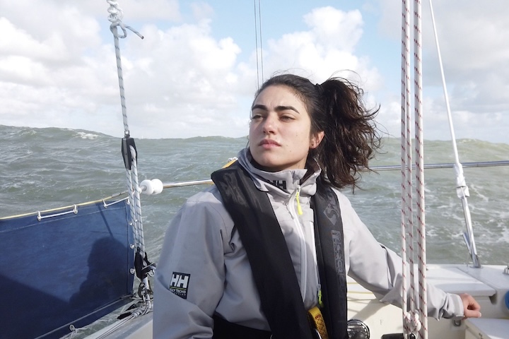 A bordo do Sardinha II, um veleiro compacto de 34 pés (10 metros), Tamara tornou-se a primeira mulher a realizar sozinha uma invernagem nos polos.