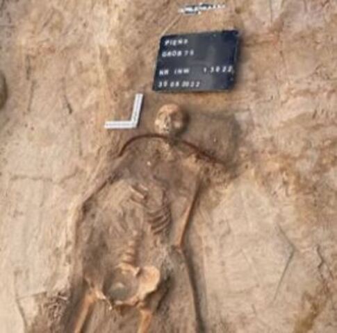 Arqueólogos da Universidade Nicolau Copérnico estão estudando esse tipo de prática. As ossadas estavam num cemitério de rejeitados, local onde eram enterradas vítimas de doenças, crianças não batizadas e pessoas que haviam morrido de forma trágica. Todas eram temidas há cerca de 400 anos.