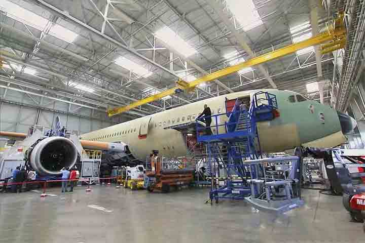 Em novembro de 2025, a Qantas informou que a primeira unidade já tinha recebido fuselagem, asas, cauda e trem de pouso, avançando para as etapas finais de montagem.