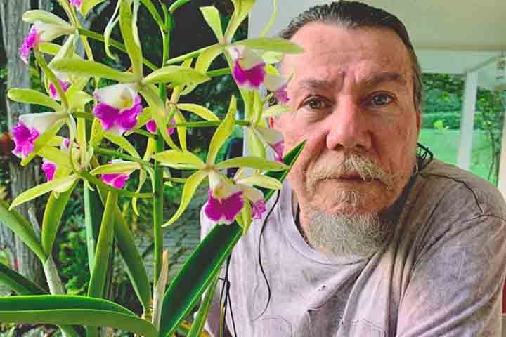 O cantor e compositor Lenine lançou seu novo álbum de estúdio, intitulado “Eita”, no dia 28 de novembro de 2025. É o primeiro trabalho autoral do artista com repertório original em uma década.
