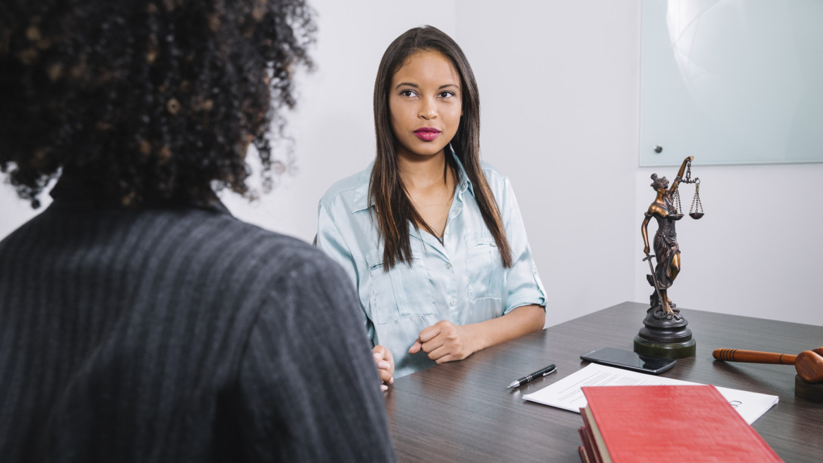 Segundo dados mais recentes do Conselho Nacional de Justiça (CNJ), das 2.714 magistradas e magistrados, 1.038 eram mulheres, cerca de 38% do total