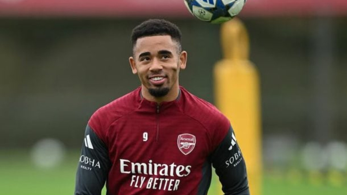 Atacante brasileiro retorna após grave lesão no joelho esquerdo e reforça os Gunners em fase decisiva da temporada