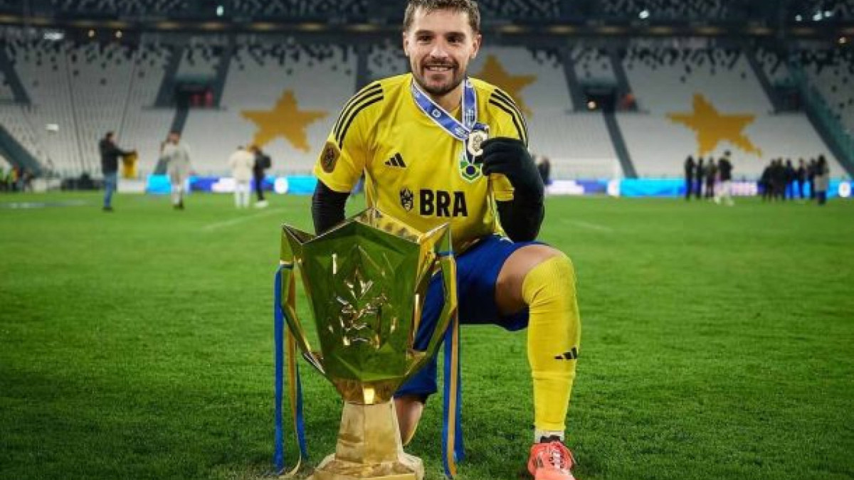 Destaque do título mundial em 2025, meia reconhece favoritismo da Seleção, mas prevê competição mais equilibrada e rivais sedentos por revanche
