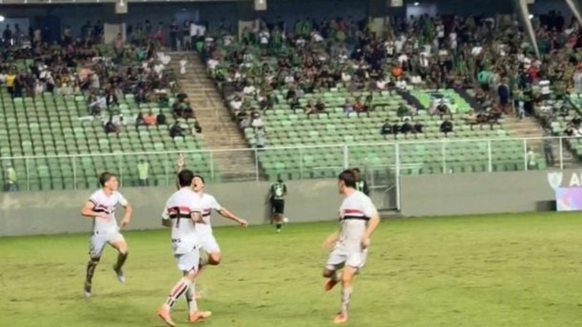 Tricolor saiu na frente na primeira etapa, sofreu o empate, mas conseguiu se impor para ficar o segundo título seguido na competição