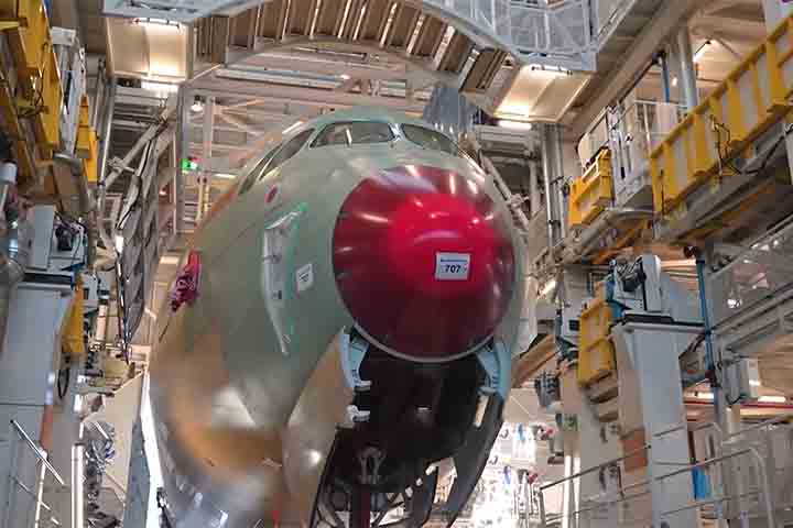 O modelo foi fabricado pela europeia Airbus e fará rotas inéditas sem escalas entre da Austrália à Londres e Nova York. 