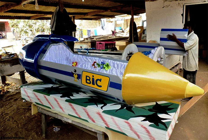 Outras marcas que acompanharam a pessoa ao longo de toda a vida não são esquecidas. É o caso da popular caneta Bic. 