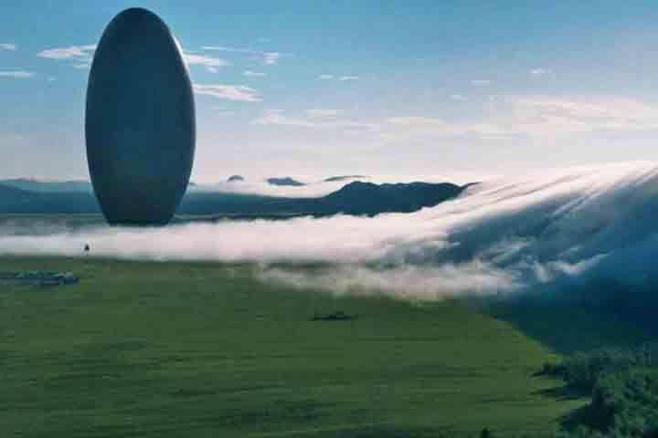 Nesse sentido, Amy Adams se destaca com uma atuação sutil e poderosa, enquanto o diretor Denis Villeneuve busca tratar de temas complexos e criar uma atmosfera de mistério.