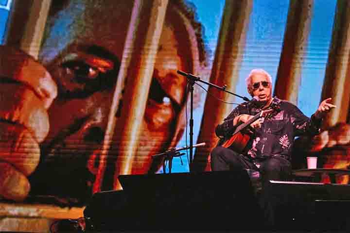 Os primeiros álbuns de Jards Macalé ajudaram a consolidar sua reputação como um artista ousado e avesso a convenções. Seu disco de estreia, Jards Macalé (1972), trouxe uma sonoridade experimental que mesclava samba, rock, improviso e influências da vanguarda, marcando definitivamente seu estilo. 
