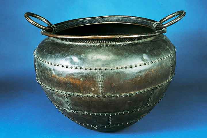 Os cientistas também rastrearam proteínas secundárias no caldeirão, como o leite de iaque. Não se sabe exatamente como eles foram explorados, porém respondem sobre o modo como o povo mongol da Idade do Bronze viveu.