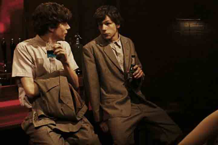 Explora questões psicológicas e filosóficas, que convidam o público a refletir sobre a natureza da existência e da identidade. Além disso, critica a sociedade moderna, a burocracia e a busca por pertencimento, de forma inteligente e sutil. 