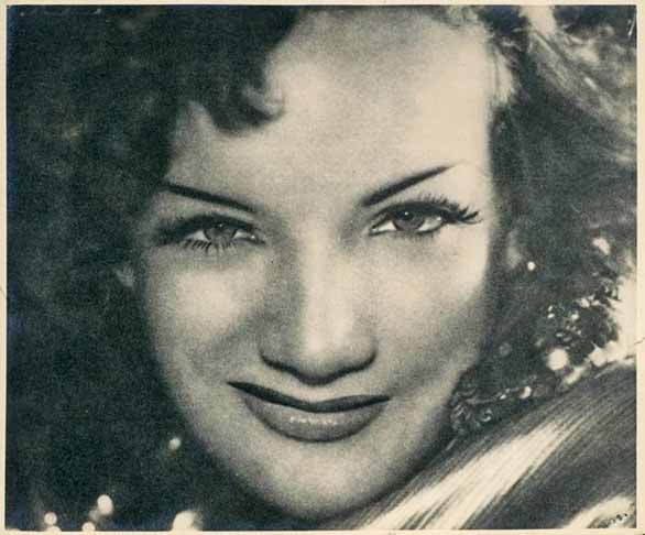 O apelido ‘Pequena Notável’ foi concedido pelo radialista César Ladeira, devido à baixa estatura da estrela, que tinha 1,52 m. Outros sucessos da cantora, além de Pra Você Gostar de Mim, são Mamãe Eu Quero e Tico-Tico no Fubá.