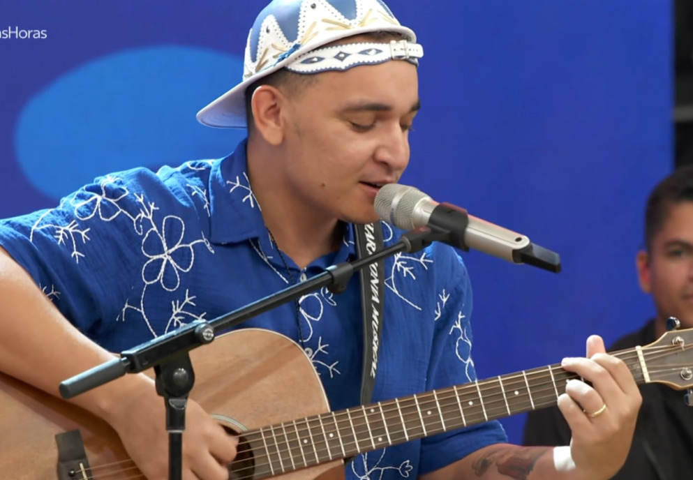Ainda criança, João Gomes integrou o coral da igreja que frequentava, o que lhe deu os primeiros contatos com o canto e com a música em comunidade.

