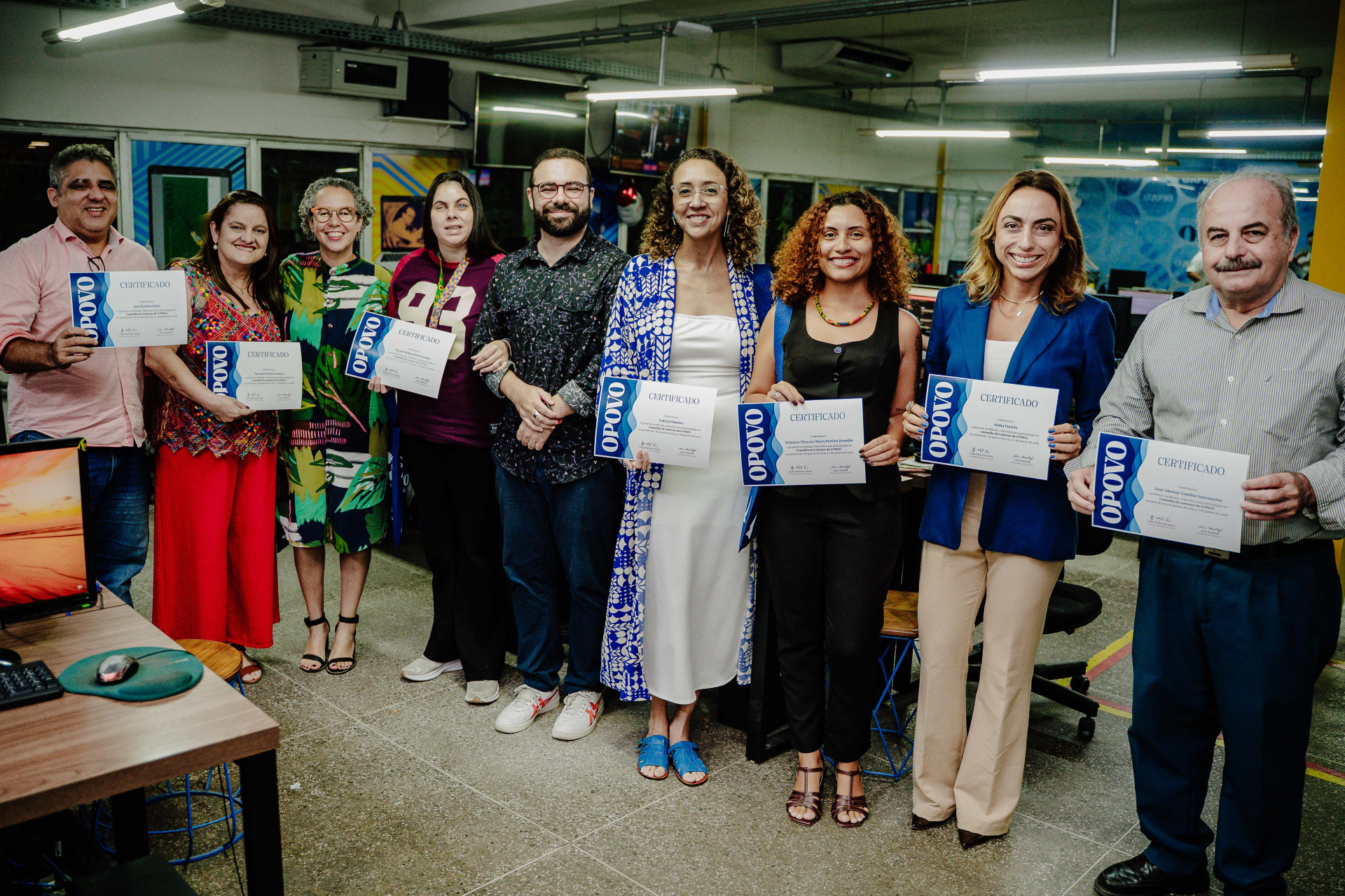 Integrantes do Conselho de Leitores do O POVO receberam certificado de participa&ccedil;&atilde;o(Foto: J&Uacute;LIO CAESAR)