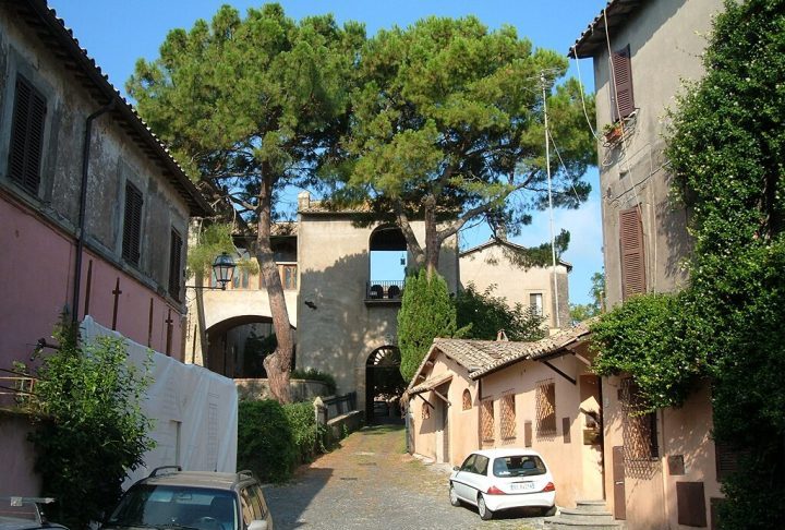 Hoje em dia, o território de Veios corresponde à comuna de Isola Farnese, que fica no Lácio.