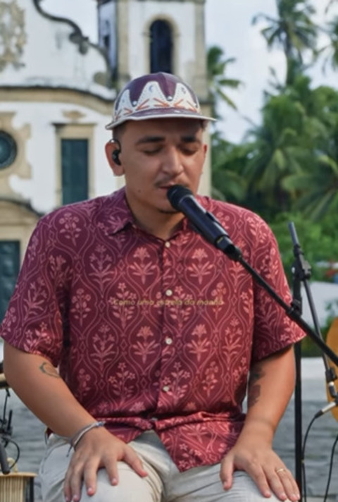 A carreira musical de João Gomes começou a ganhar impulso em 2019, quando ele passou a divulgar vídeos nas redes sociais e a reunir seguidores, apesar de ainda não ser conhecido nacionalmente. 
